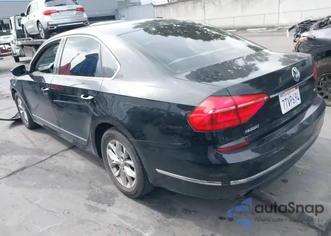 2016 Volkswagen Passat 1.8T S z USA, uszkodzony, nr VIN 1VWAT7A34GC043596